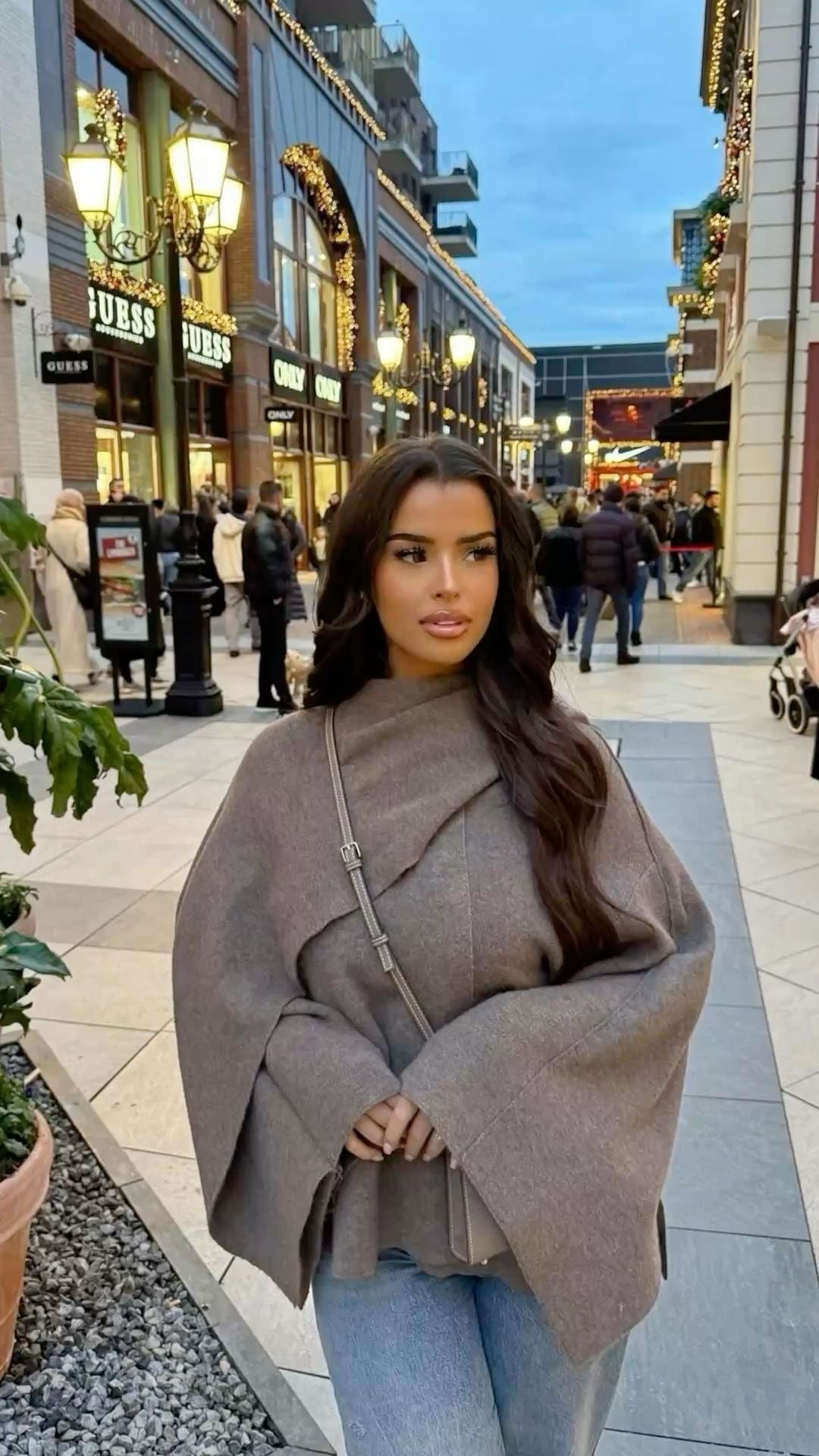 Elyana Asymetrische Jacke