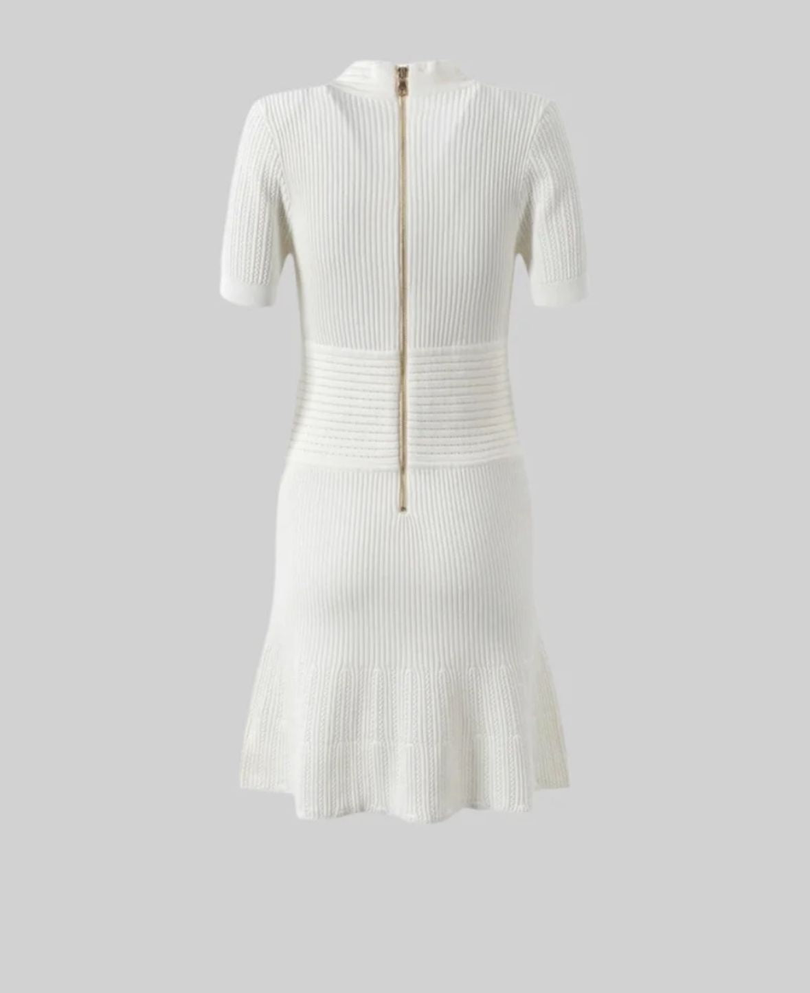 Elyana Premium Kleid mit Ausschnitt