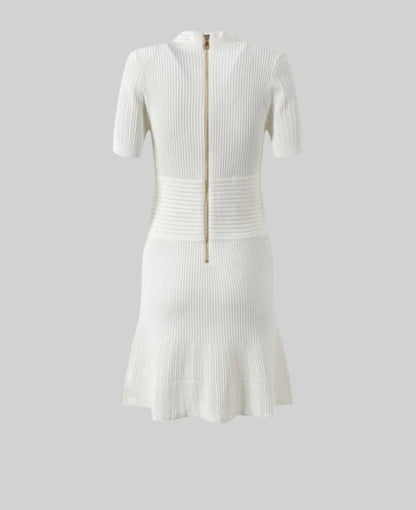 Elyana Premium Kleid mit Ausschnitt